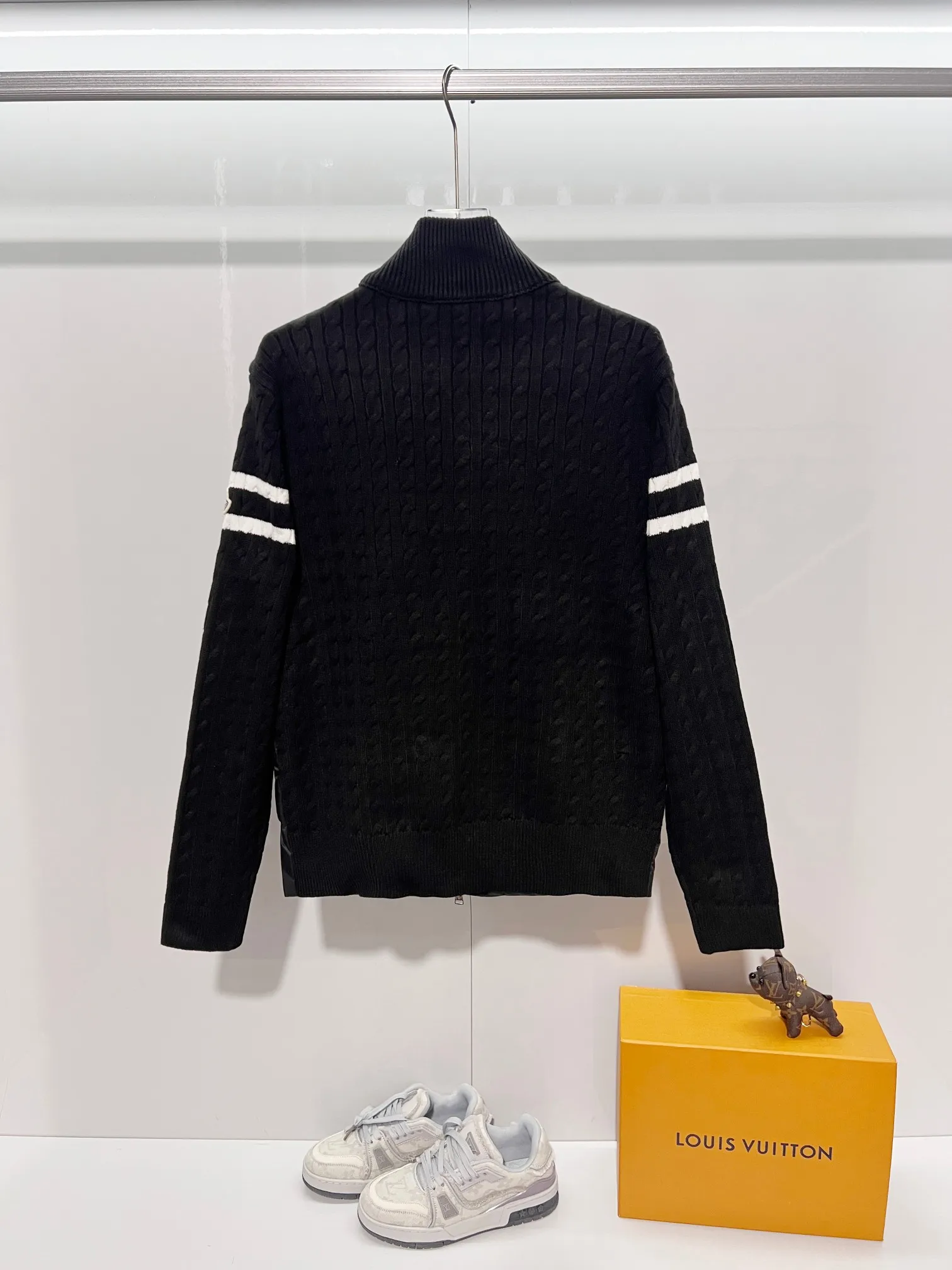 MONCLER/ ！！！ ： ， ！ ， M Classic ， ， ， ， Black、 Black 、 ， Gray Series ！ ！ ！ :Gray.Black. Sizes:S-XL